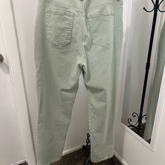 Gloria Vanderbilt Light Green Pants. #014 - Picture 3 of 5